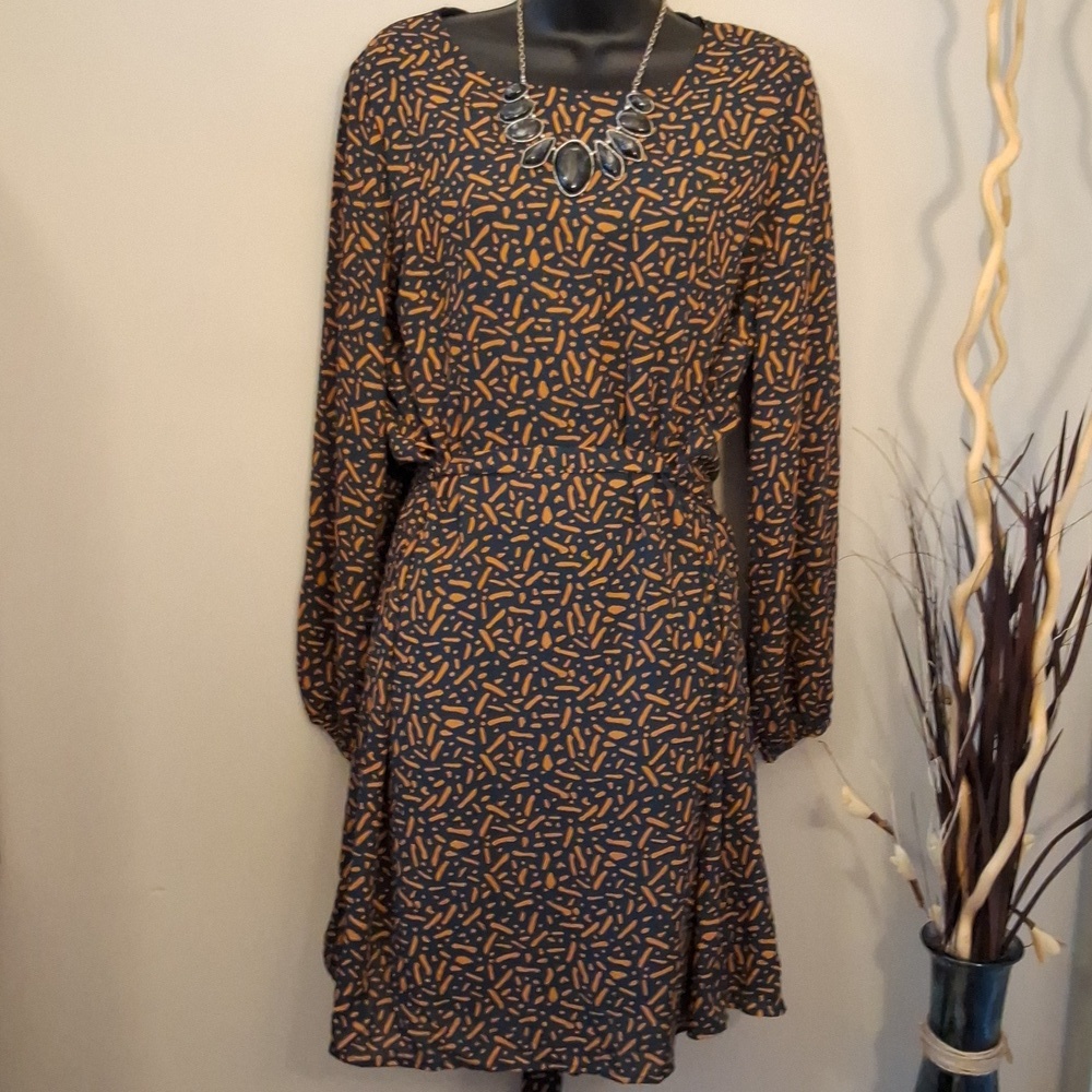 Kaileigh Geometric  Silky Nwot XL long sleeved Dress